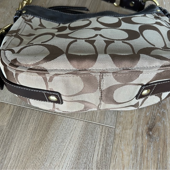 Coach Shoulder Bag. Excellent used condition. - Picture 2 of 6